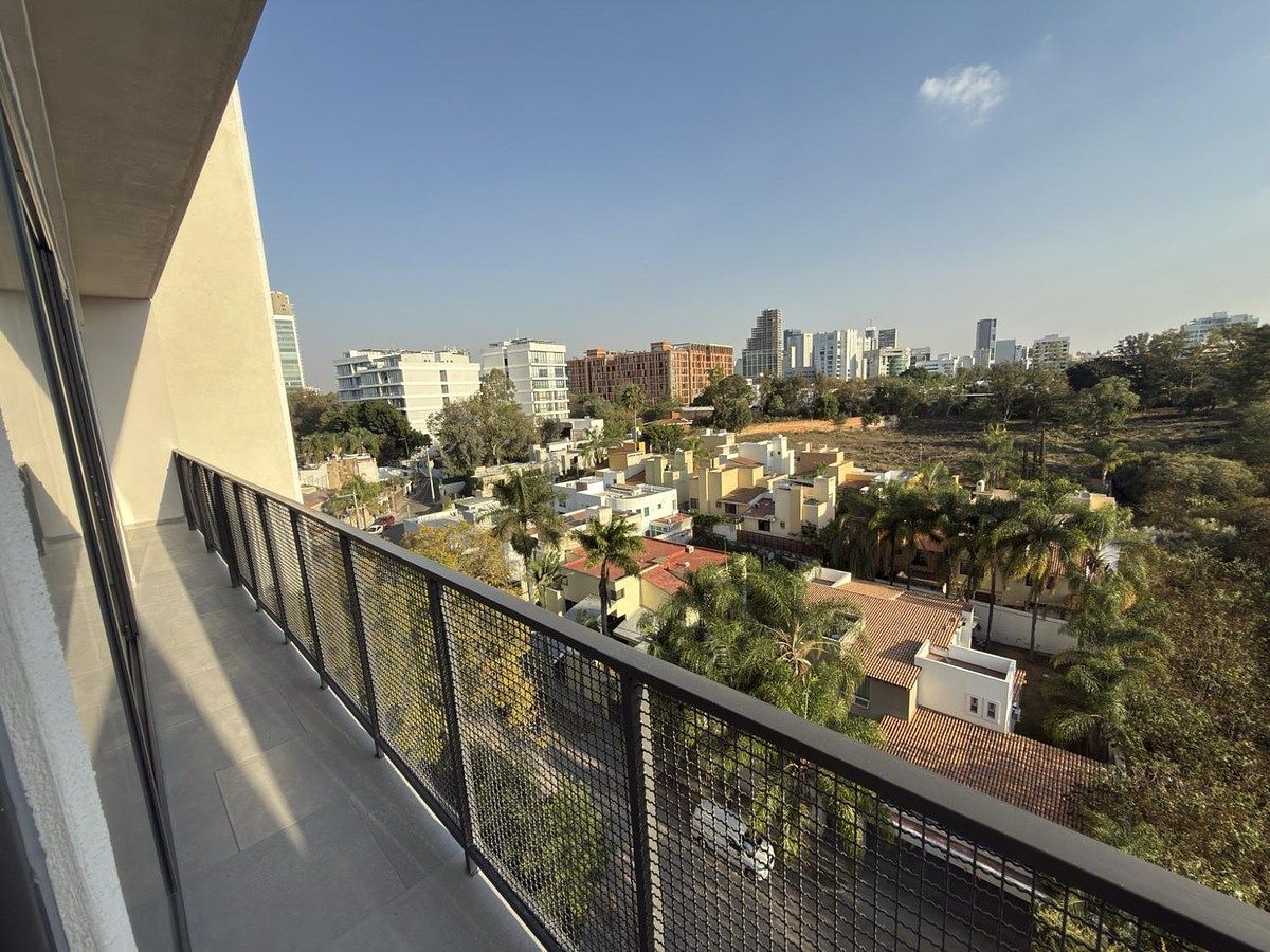 4 of 9: Balcón sala
Comedor y recámara secundaria
