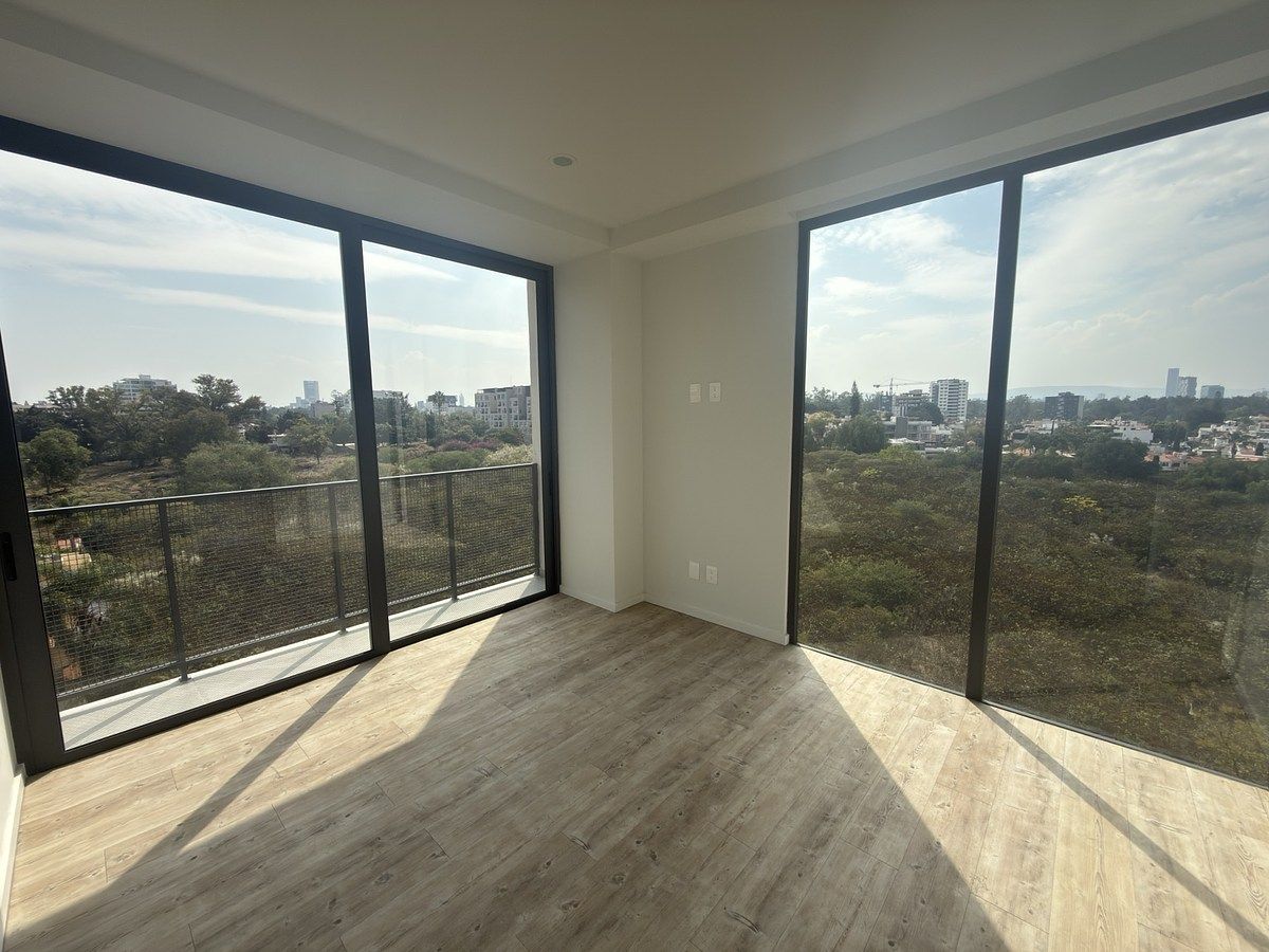 5 of 9: Vista recámara principal