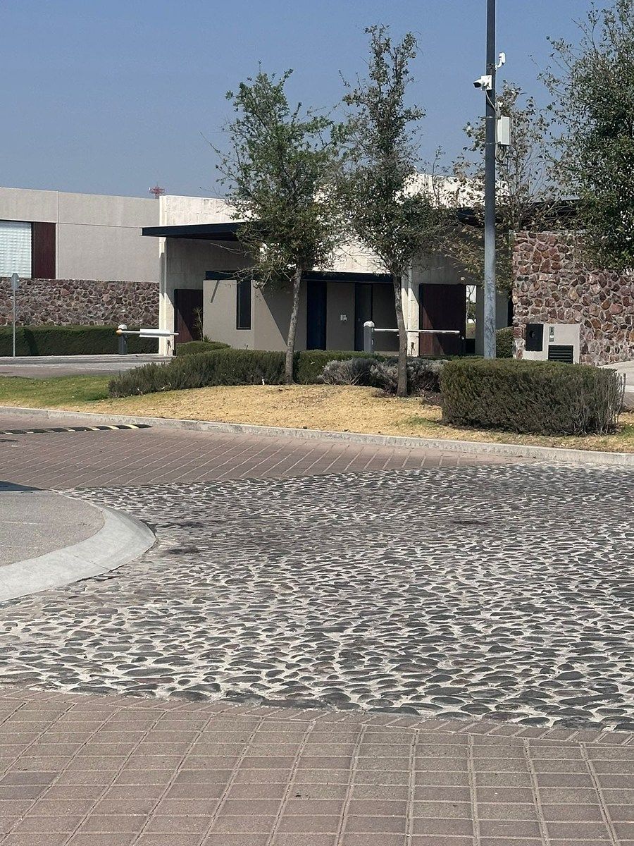 Venta de terreno en Lomas del Campanario Norte Privada Santa Ines. 16 - foto 4