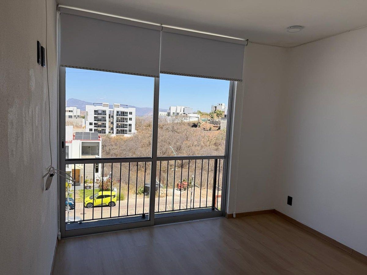 14 de 31: Recamara principal con balcón