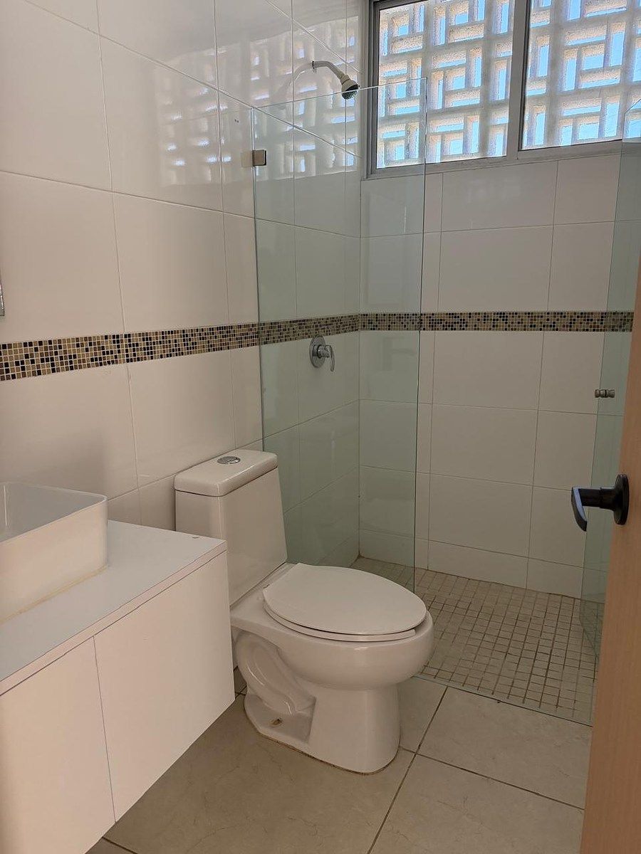 17 de 31: Baño completo recamara principal