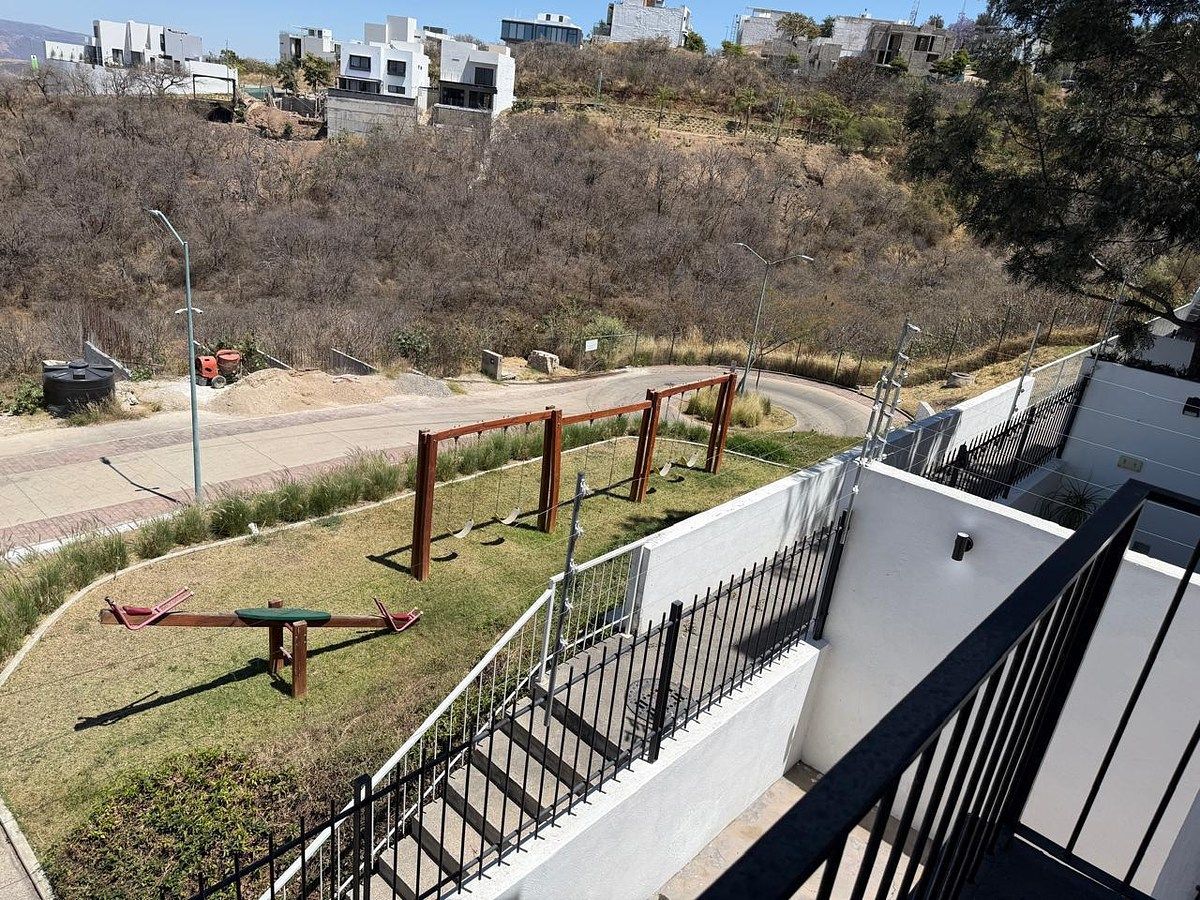 21 de 31: Vista del balcón recamara principal