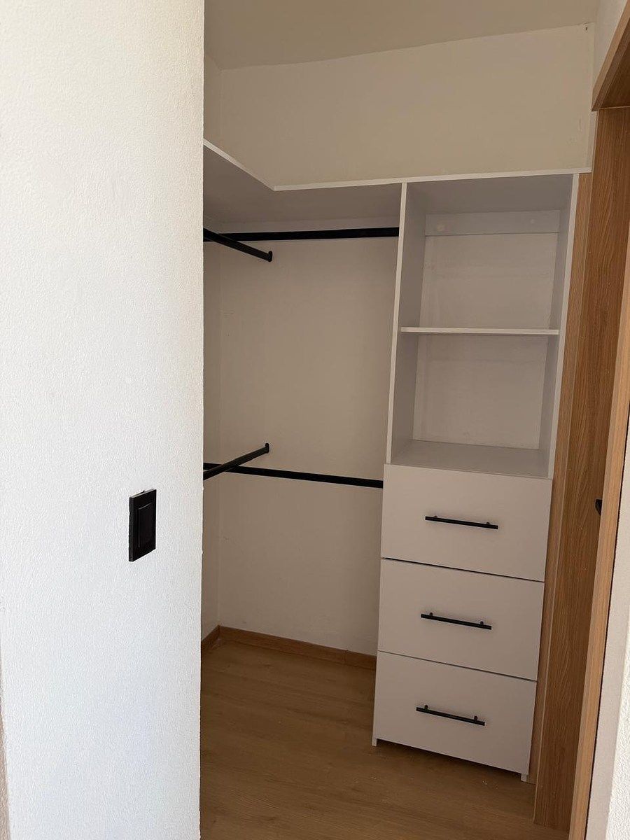 20 de 31: Vestidor recamara principal