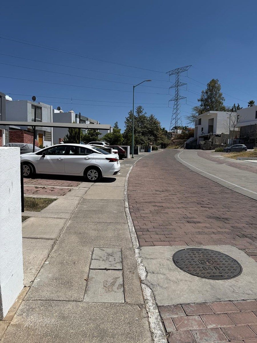 3 de 31: Vialidad dentro de coto