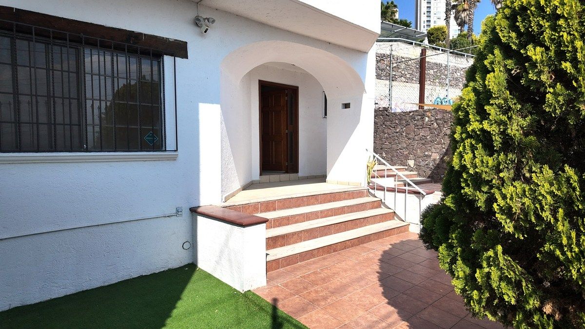 2 de 23: ACCESO PRINCIPAL