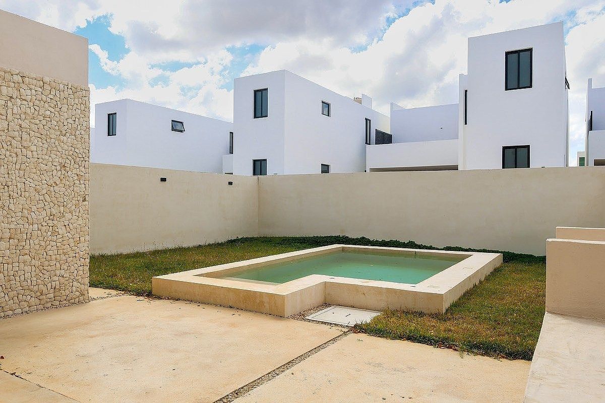 13 de 18: Terraza y Alberca