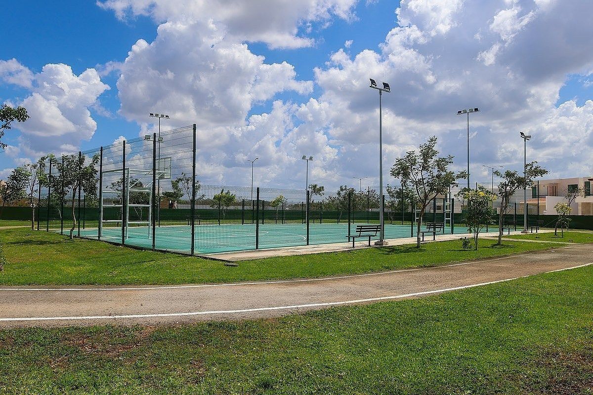 14 de 18: Cancha Deportiva