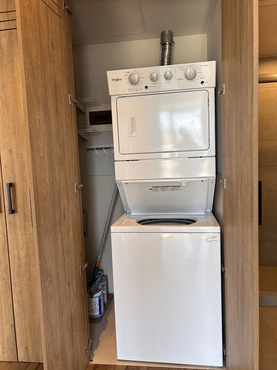 12 de 21: Lavadora y secadora privada
