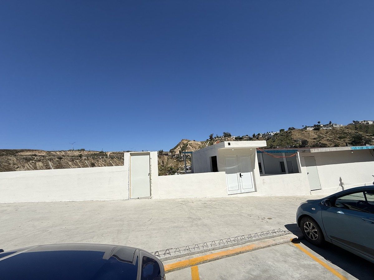 4 de 18: Fachada principal a pie de calle