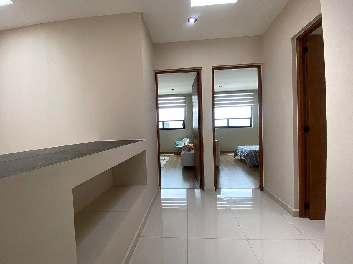 14 of 18: Acceso a habitaciones secundarias