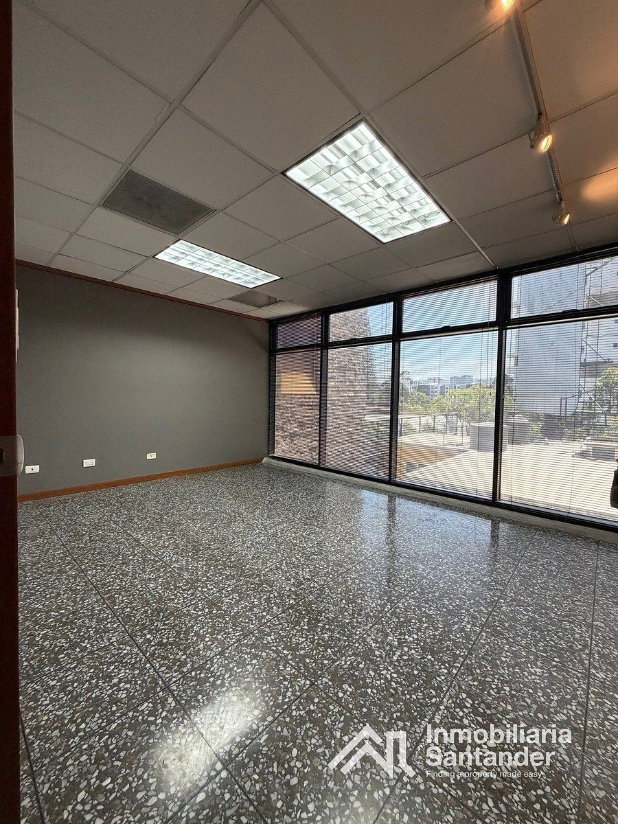 Oficina en Renta Zona 10, Ciudad de Guatemala – 245 m²