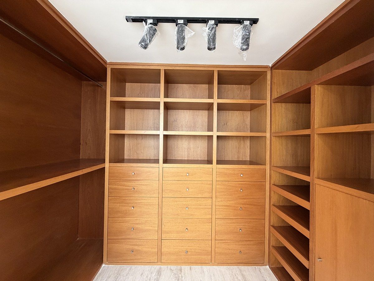 12 de 18: Clóset Recámara principal