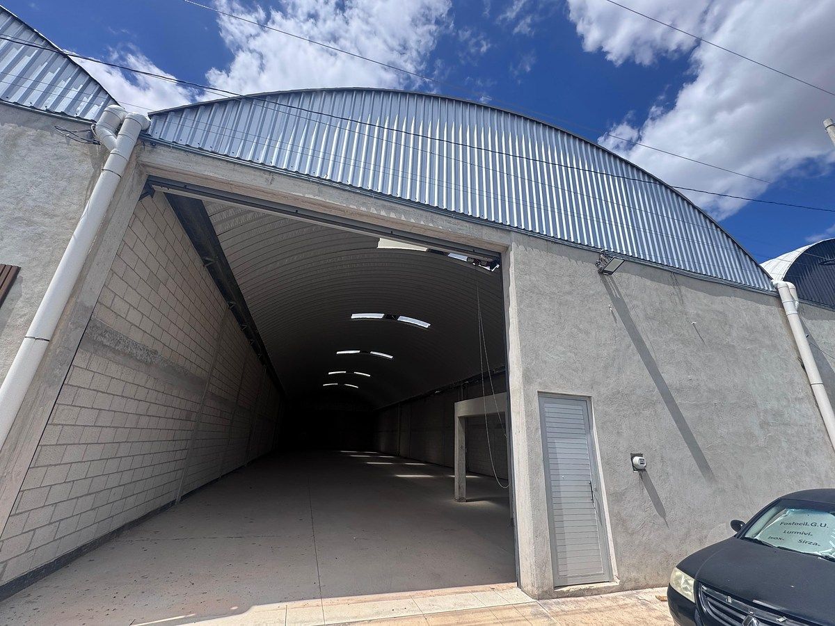 DEPÓSITO À VENDA OU ALUGUEL DE 600 M2 EM CHICHÍ SUÁREZ A 200 M DO PERIFÉRICO, foto 1 de 8