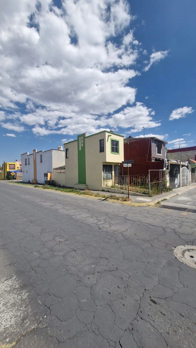 1 de 13: FACHADA SOBRE AVENIDA