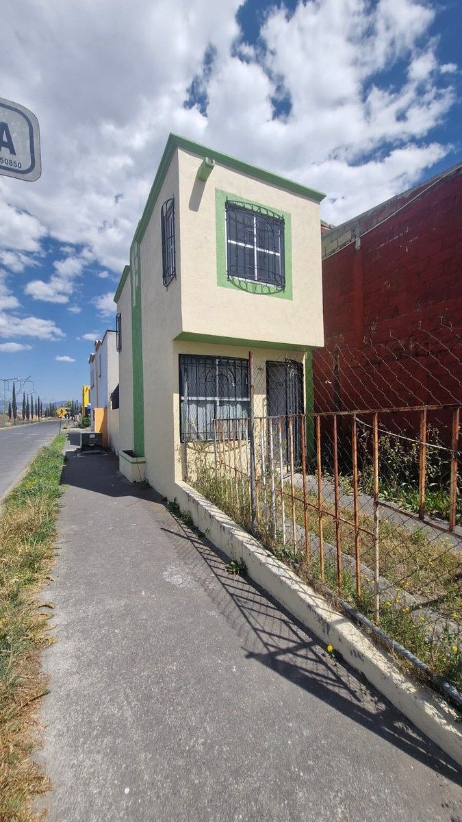 2 de 13: ESTACIONAMIENTO UN AUTO