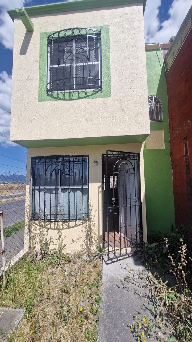 3 de 13: FACHADA FRONTAL