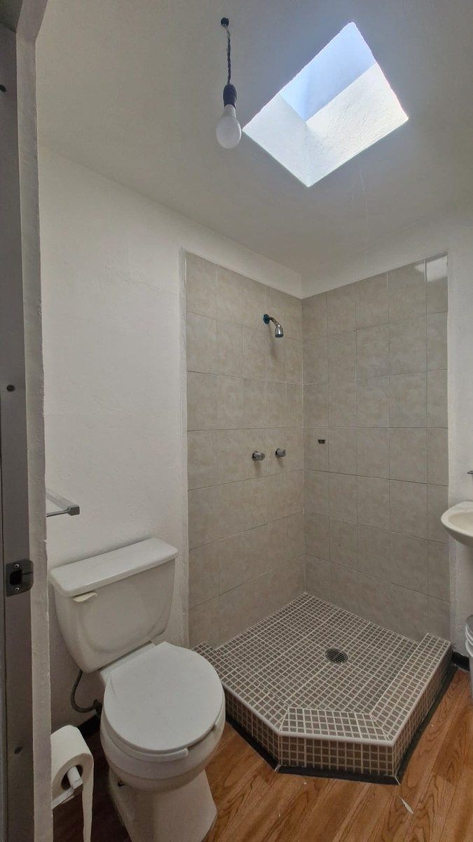 13 de 13: BAÑO COMPLETO