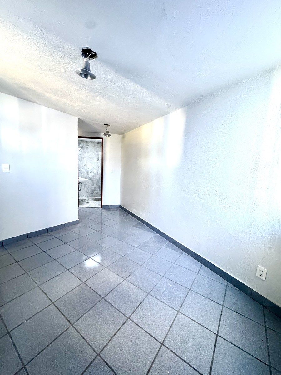 27 of 29: CUARTO DE SERVICIO