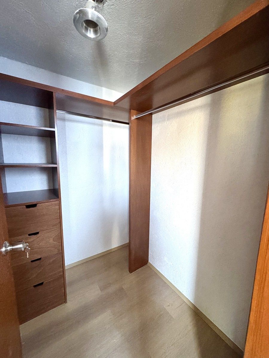 24 of 29: VESTIDOR RECÁMARA PRINCIPAL