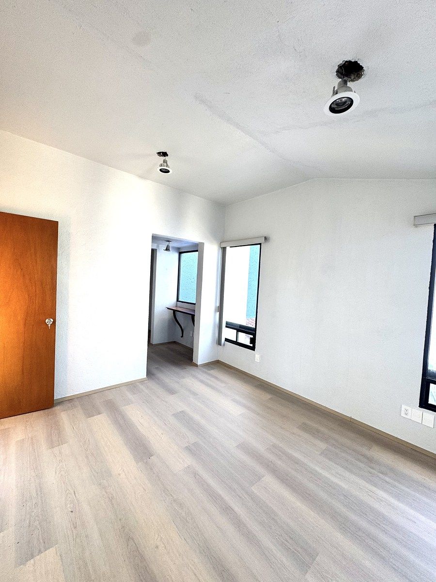 22 of 29: PASILLO A VESTIDOR RECÁMARA PRINCIPAL