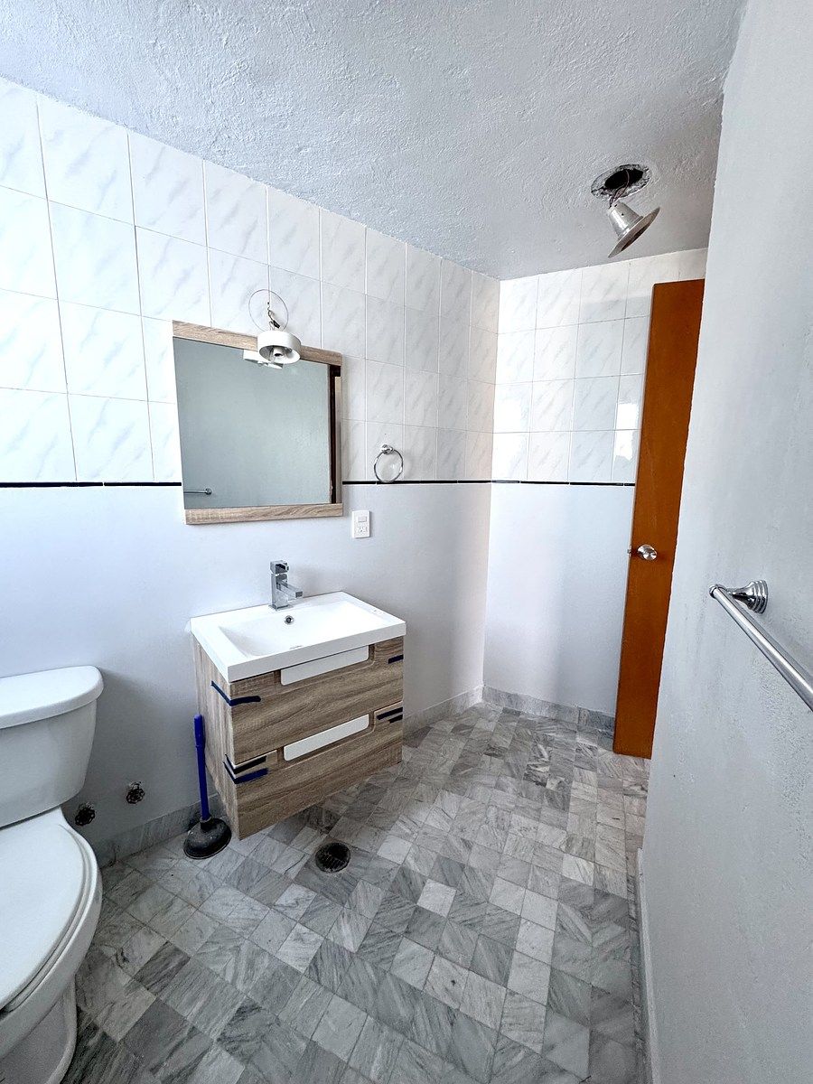 10 of 29: BAÑO RECÁMARA O ESTUDIO PB