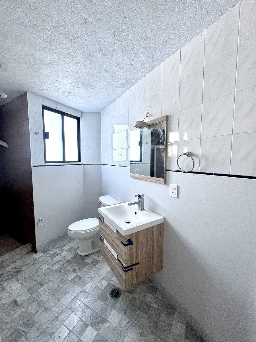 9 of 29: BAÑO RECÁMARA O ESTUDIO PB