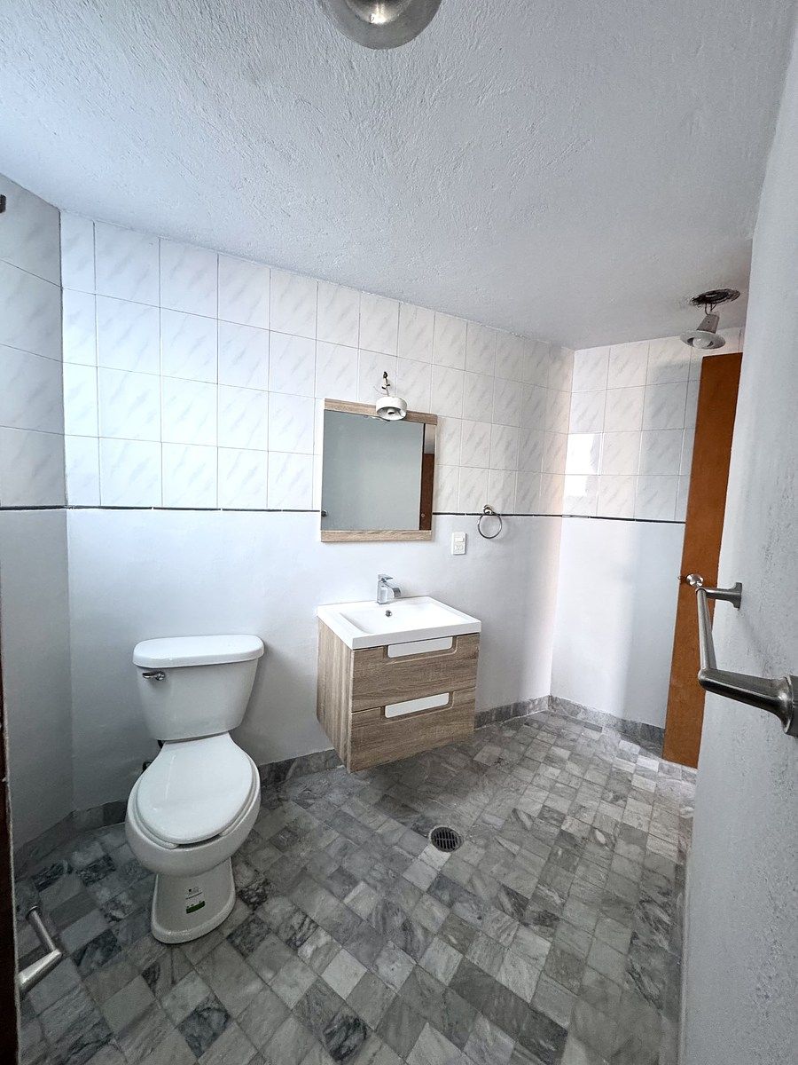 19 of 29: BAÑO RECÁMARA SECUNDARIA