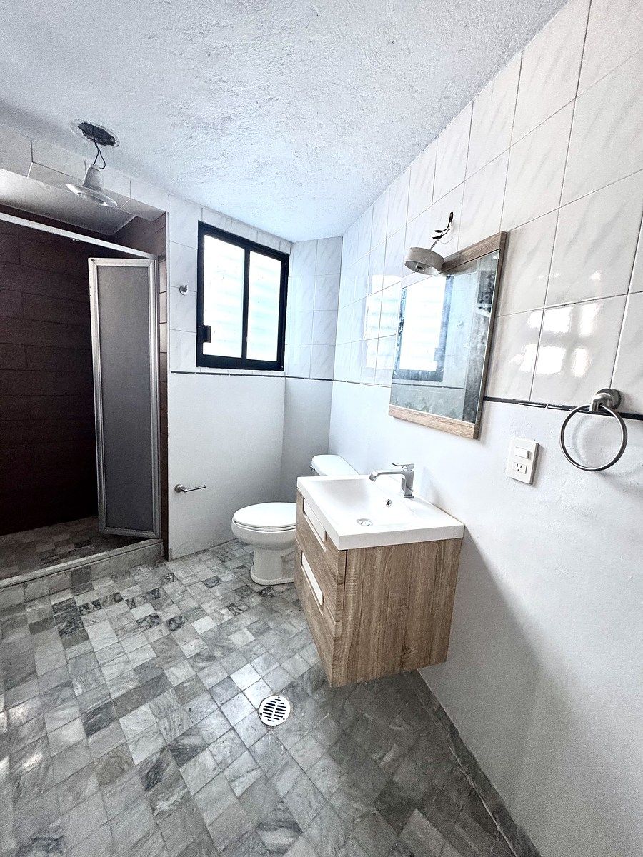 18 of 29: BAÑO RECÁMARA SECUNDARIA