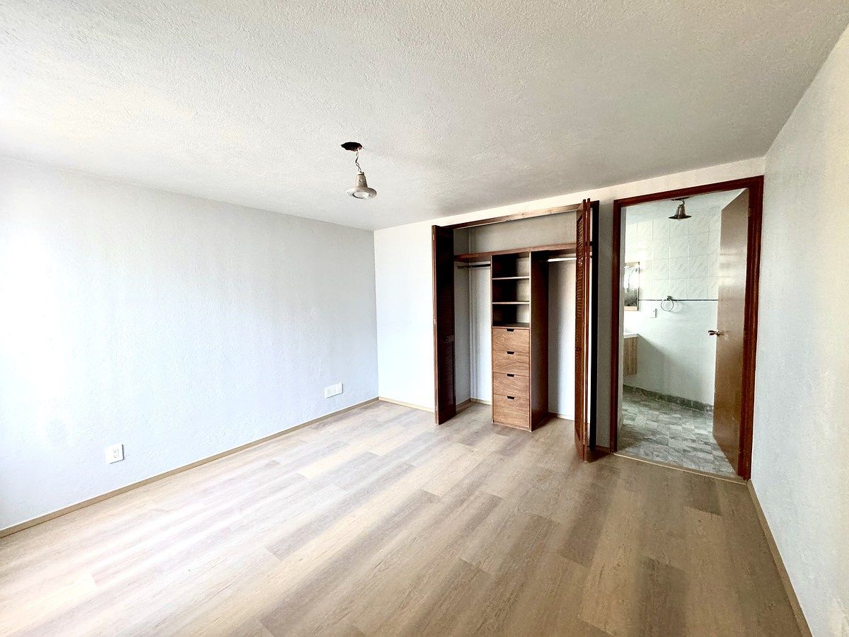 7 of 29: RECÁMARA PB O ESTUDIO CON BAÑO COMPLETO