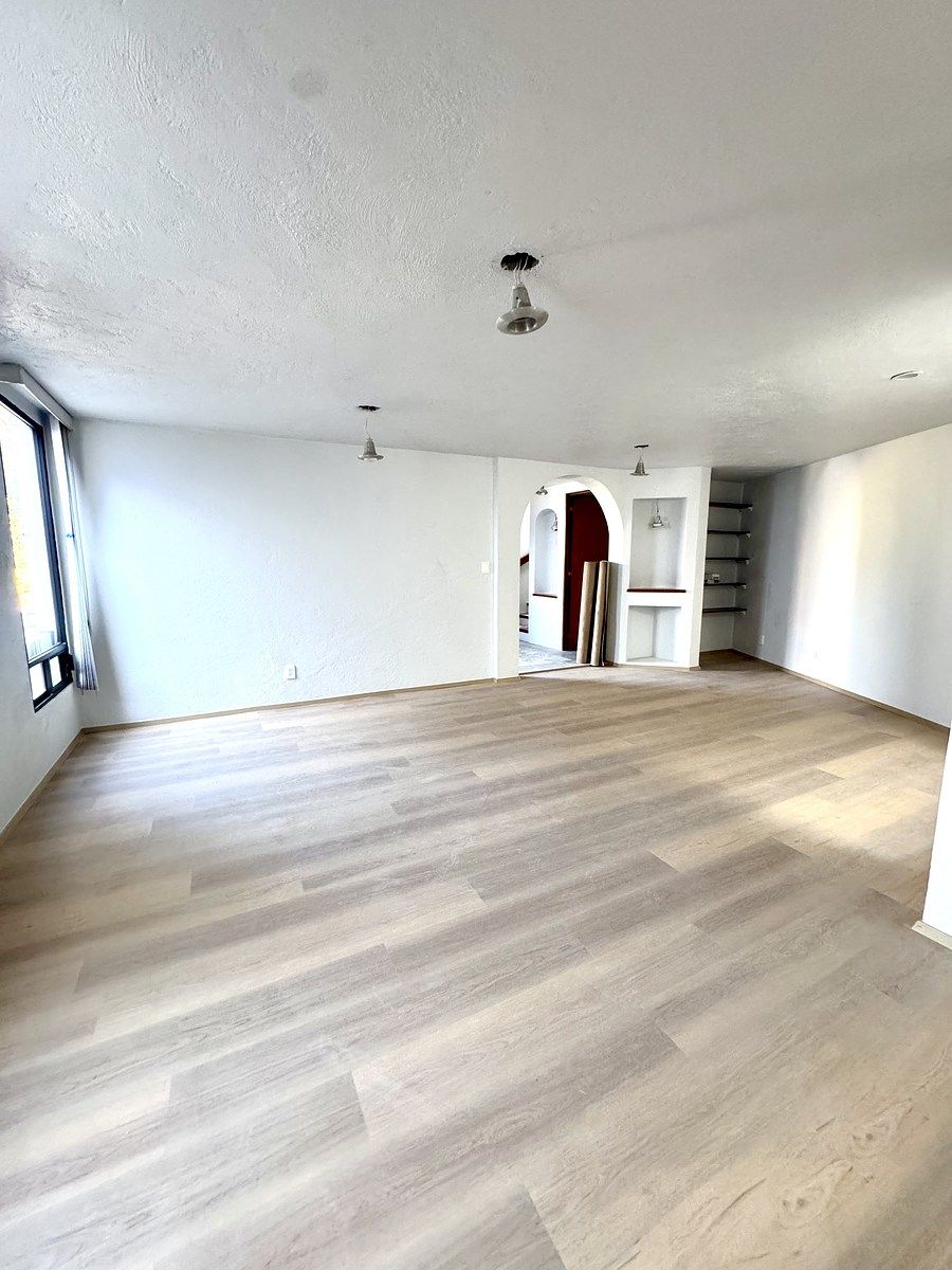 5 of 29: SALA Y COMEDOR VISTO DESDE COCINA