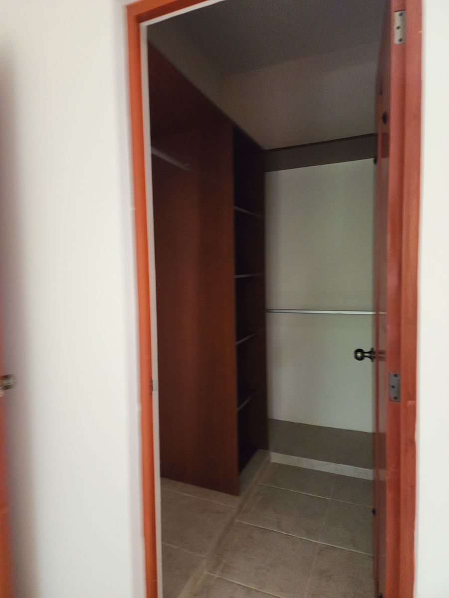 3 de 24: Closet vestidor rec secundaria