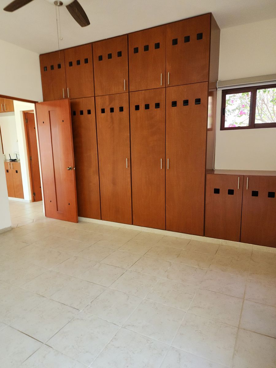 8 de 24: Closet recámara secundaria