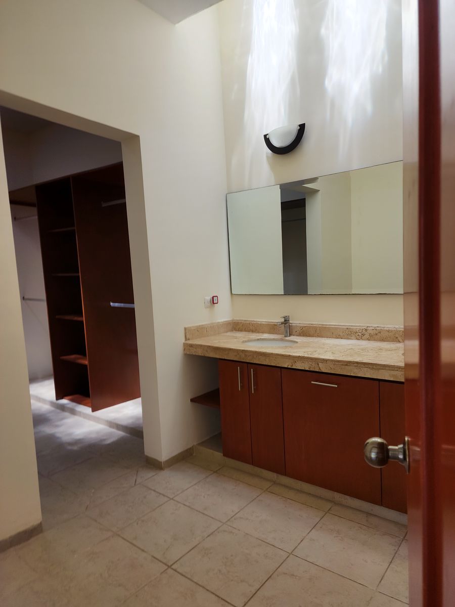 12 de 24: Baño principal