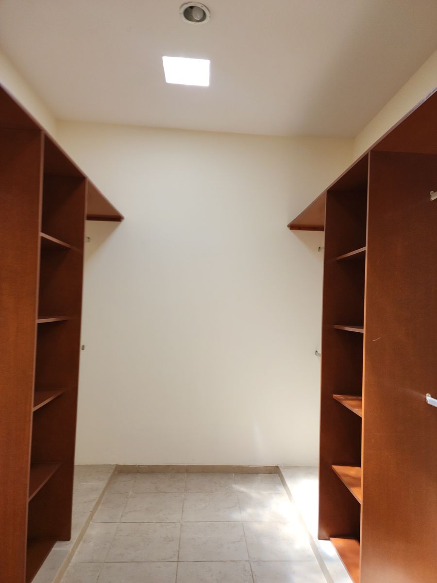 14 de 24: Closet vestidor