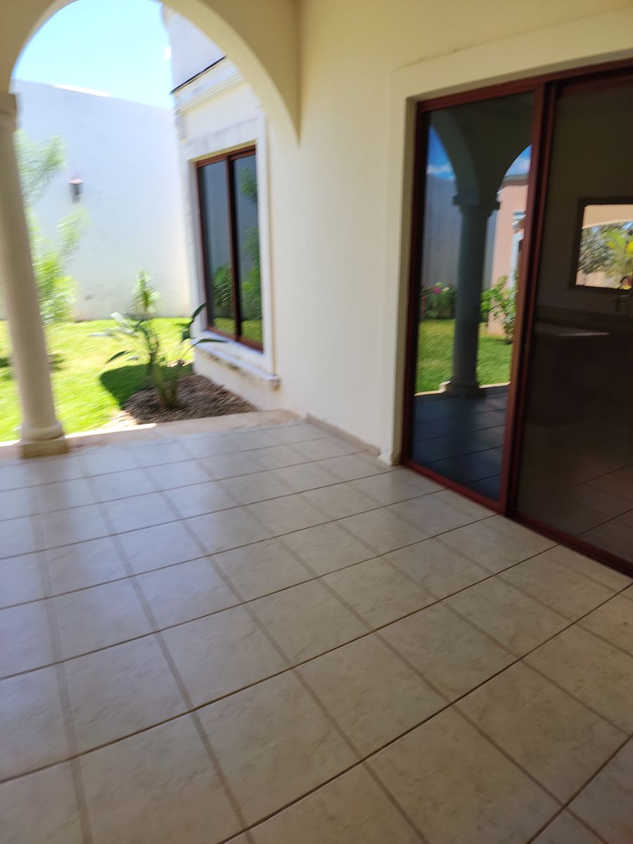 19 de 24: Salida de cocina hacia terraza