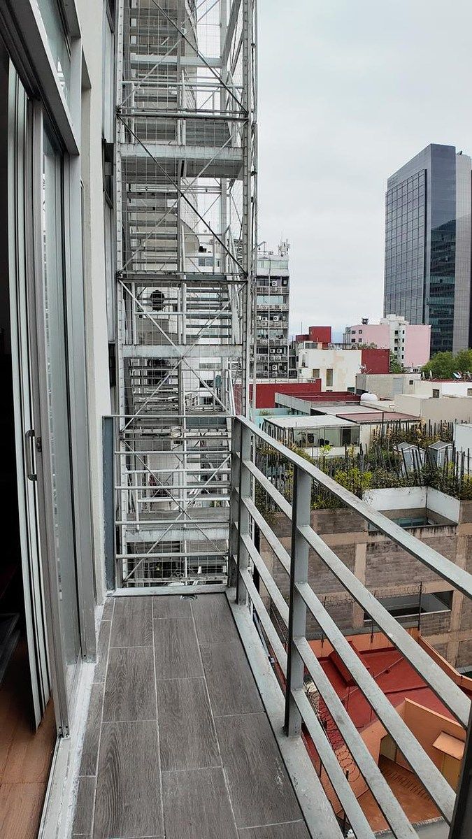 9 of 18: Vista del balcón