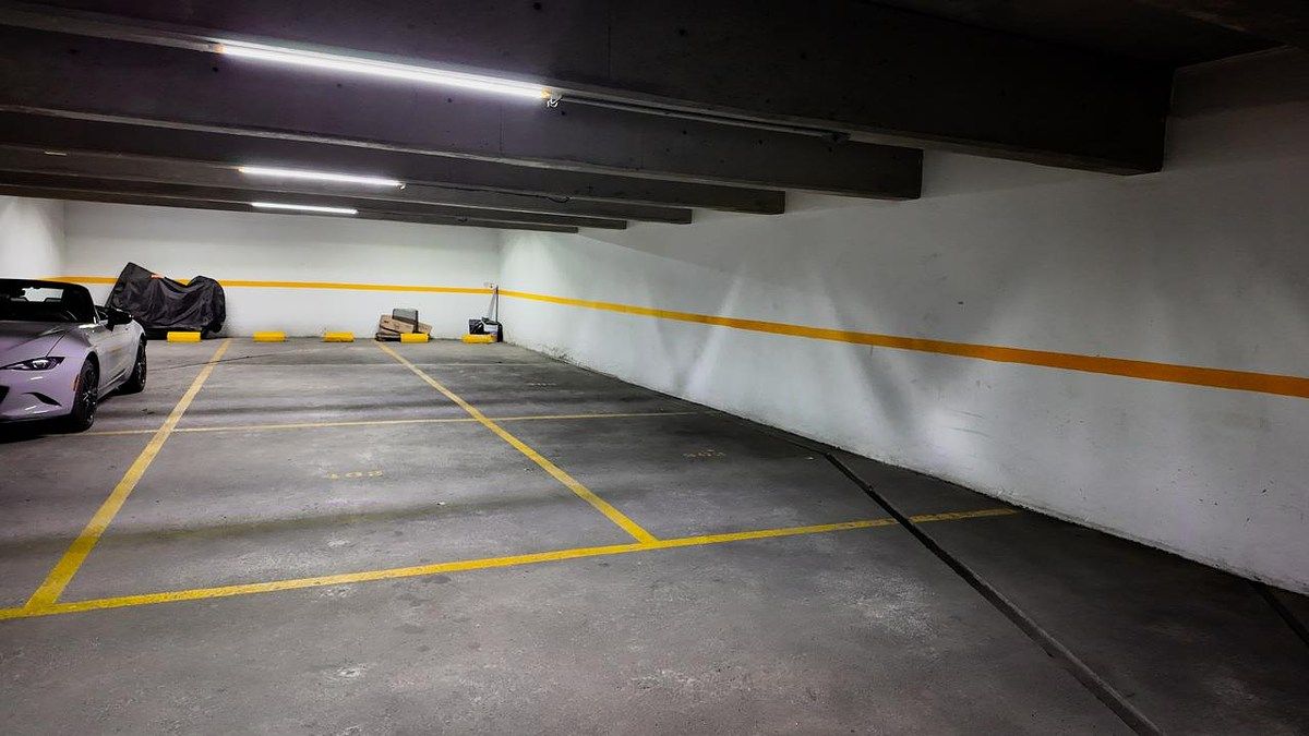17 of 18: Estacionamiento 1