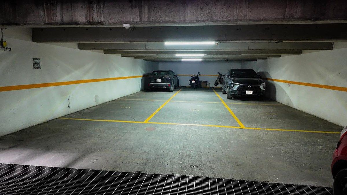 18 of 18: Estacionamiento 2