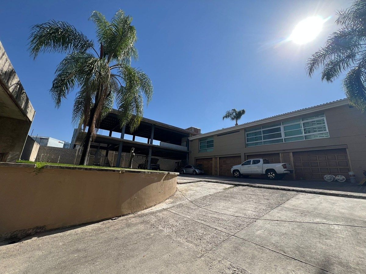 3 de 16: Entrada a la propiedad