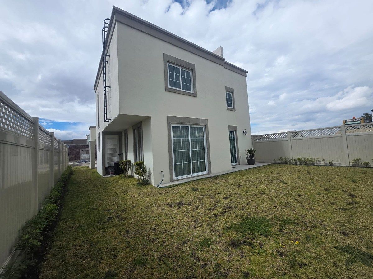 7 de 9: JARDIN TRASERO