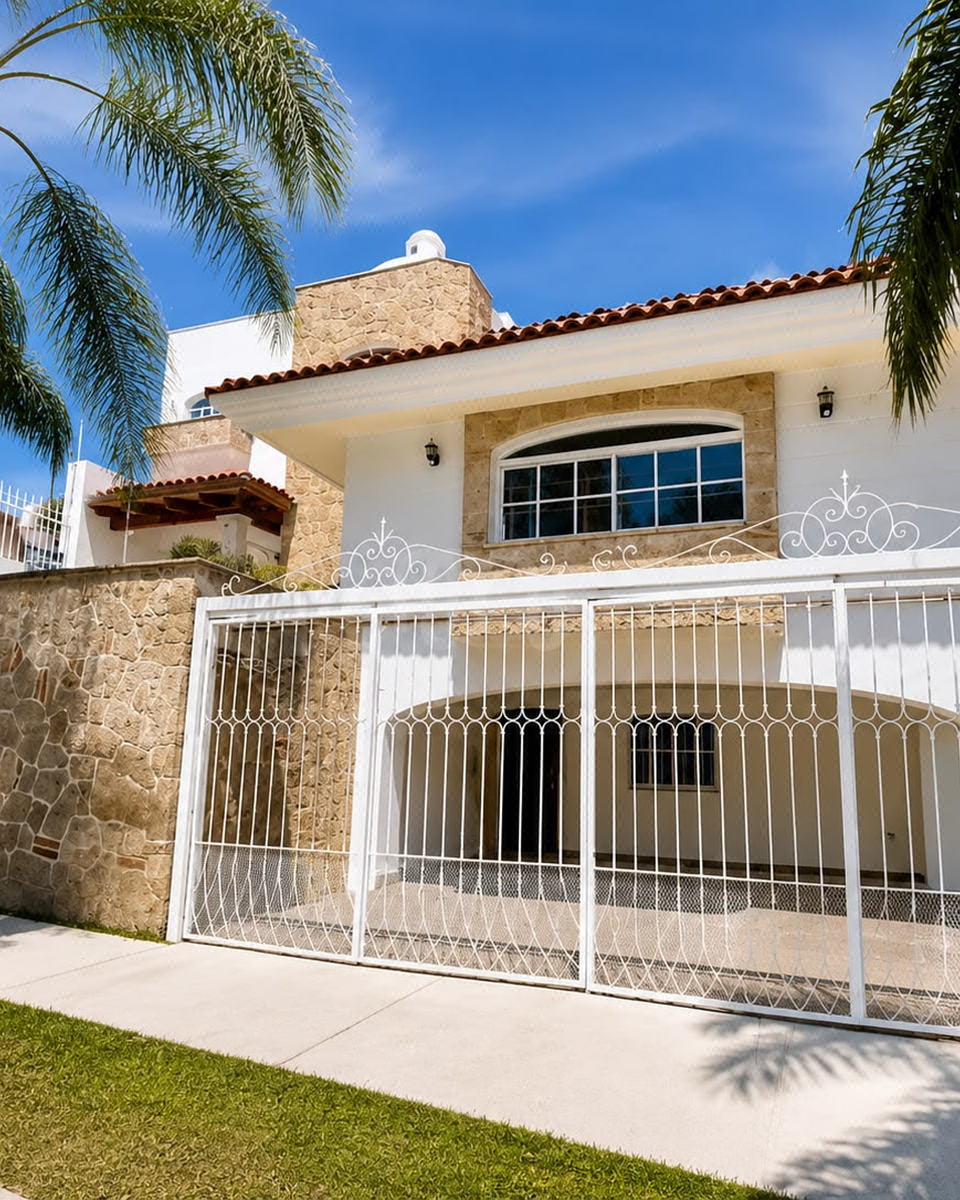 House for SALE in Bugambilias 2nd Section, photo 1 of 22