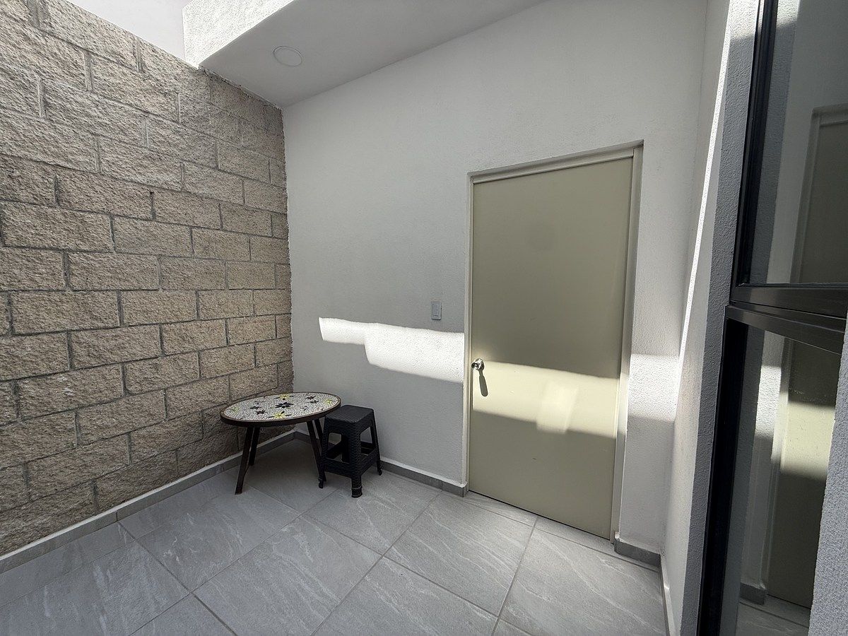 25 of 25: Patio/Área de servicio techada