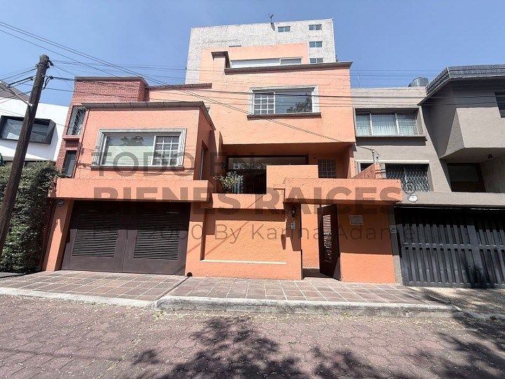 1 de 33: Fachada de la casa