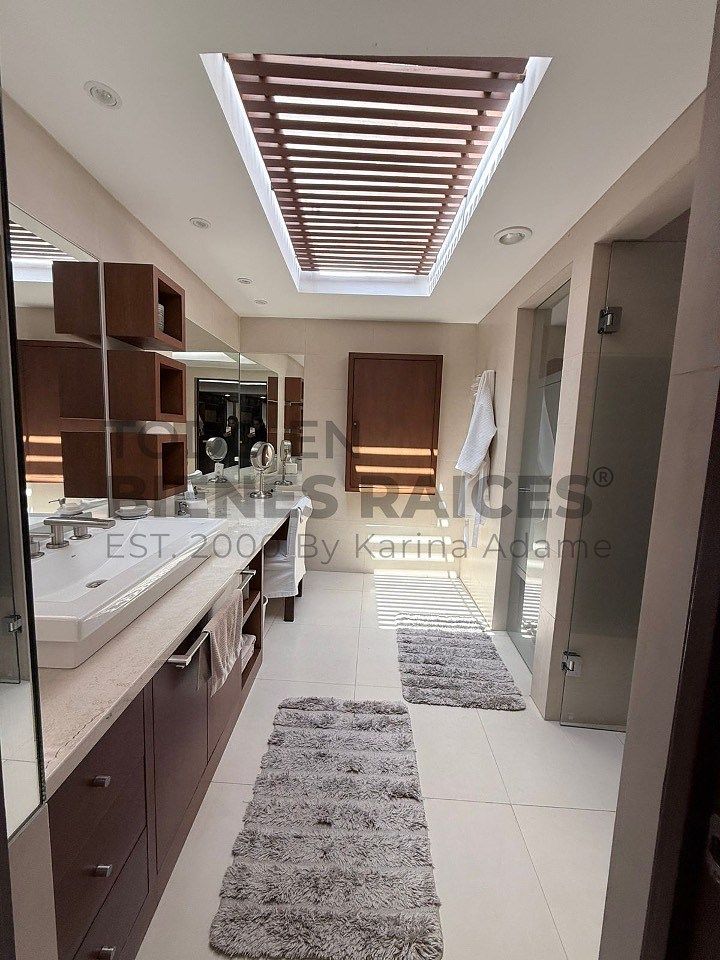 23 de 33: Baño recamara principal