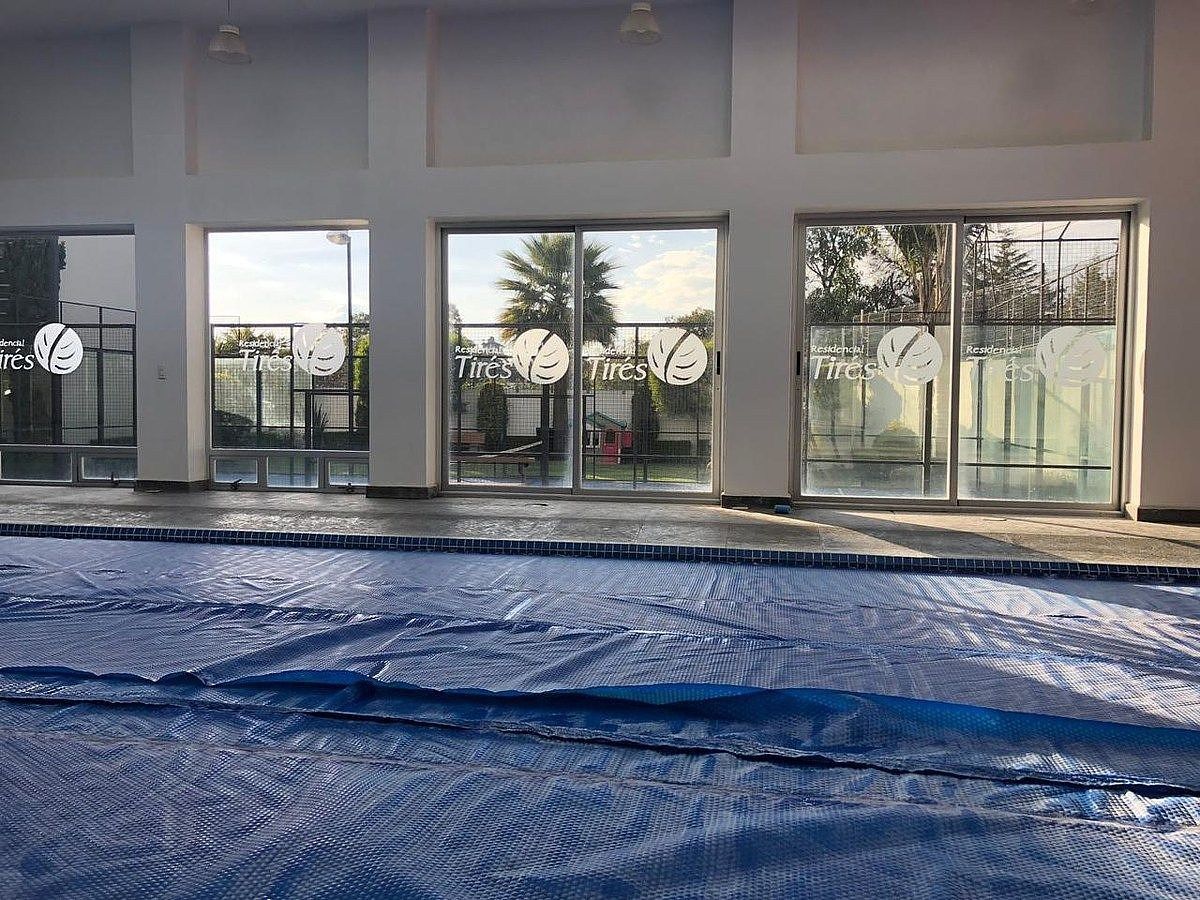 27 de 34: Alberca techada y climatizada