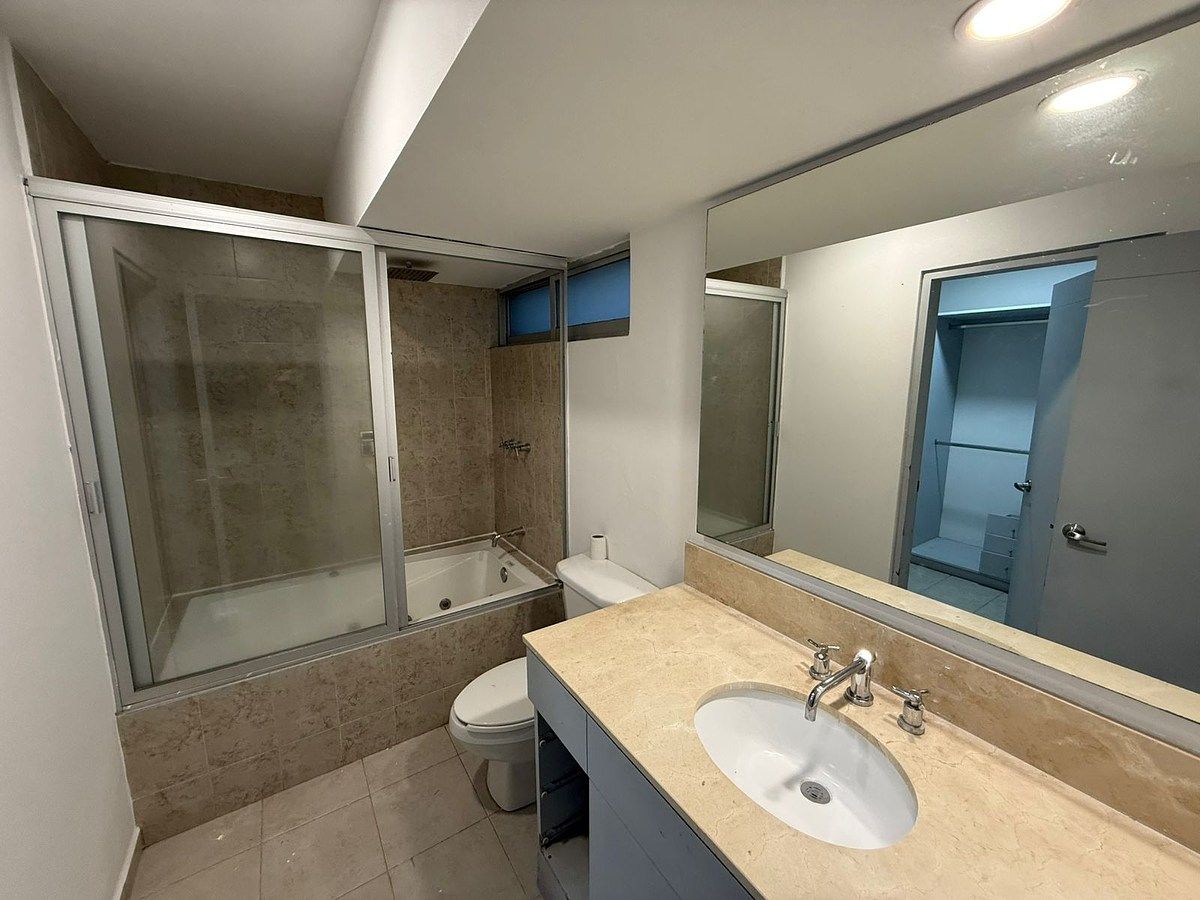 25 de 34: Baño recámara principal