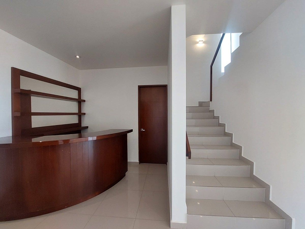 9 de 27: Area para bar/ oficina o estudio