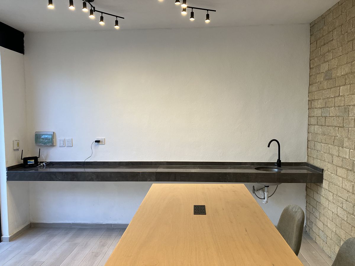 14 de 17: Coworking con lavabo y meseta