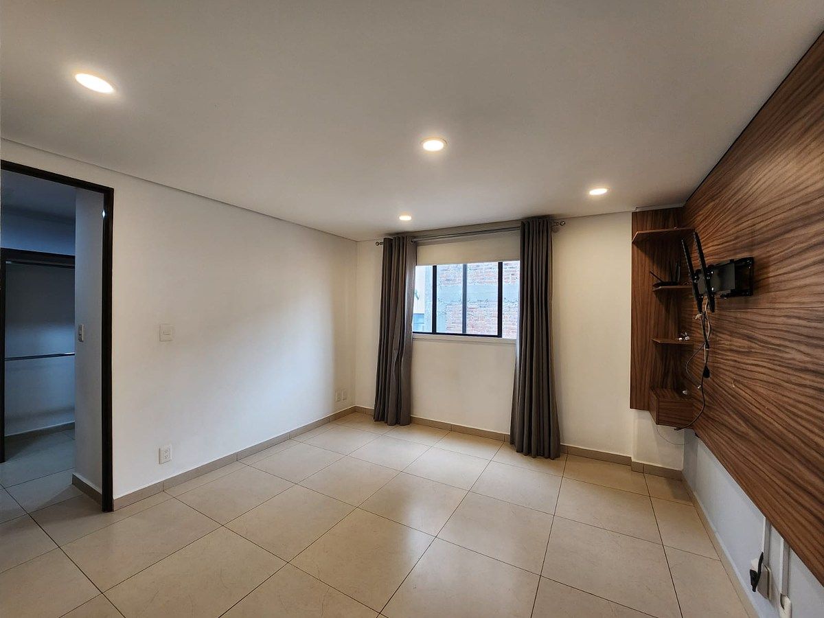 5 of 13: Habitación principal