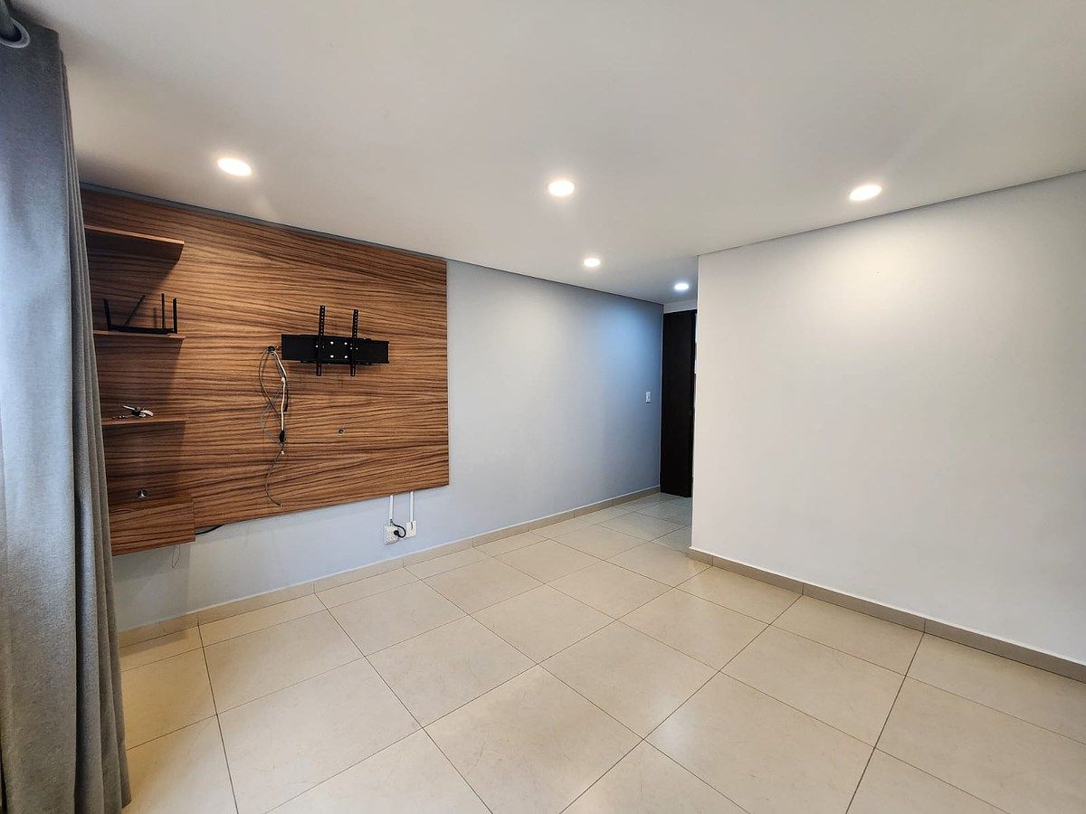 6 of 13: Habitación principal